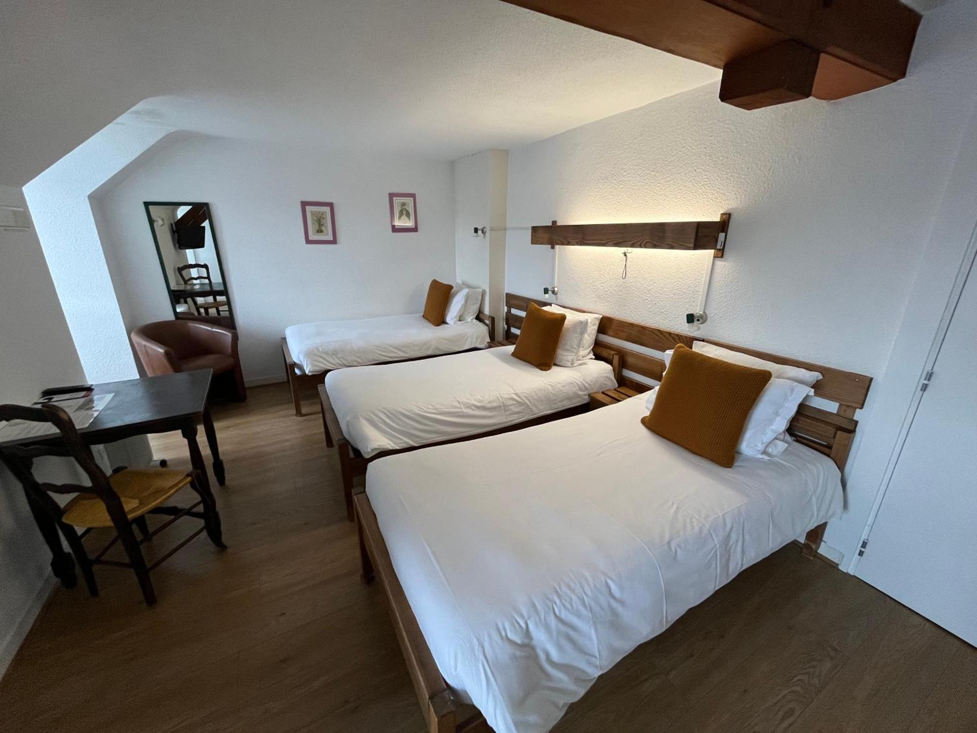 Hotel Restaurant Le Clos Besse-et-Saint-Anastaise Zewnętrze zdjęcie